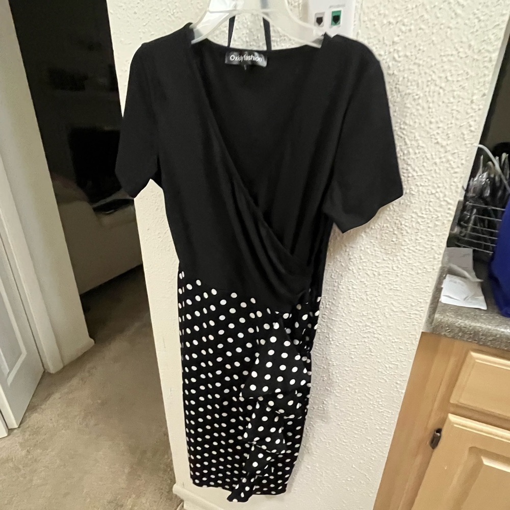 Pretty polka dot dress - small